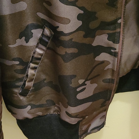 Justify Lightweight Camouflage Jacket - Picture 7 of 11